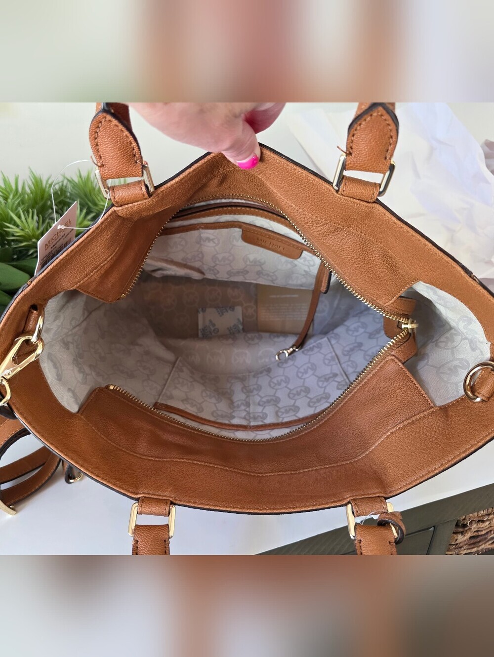 Michael Kors Kingsbury Large Leather Tote Bucket Bag Crossbody- New With Tags - Picture 12 of 16